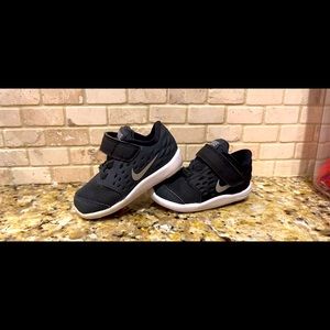Nike toddler shoes 3c